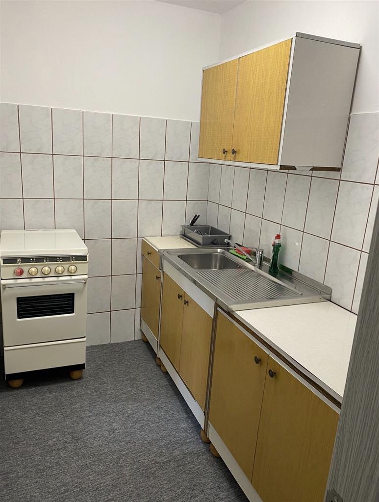 Decomandat, mobilat si utilat linga Piata Doina