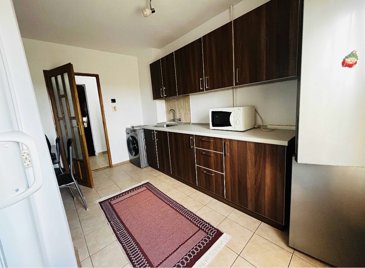 Decomandat cu 2 balcoane, et 3, mobilat, linga Shopping City