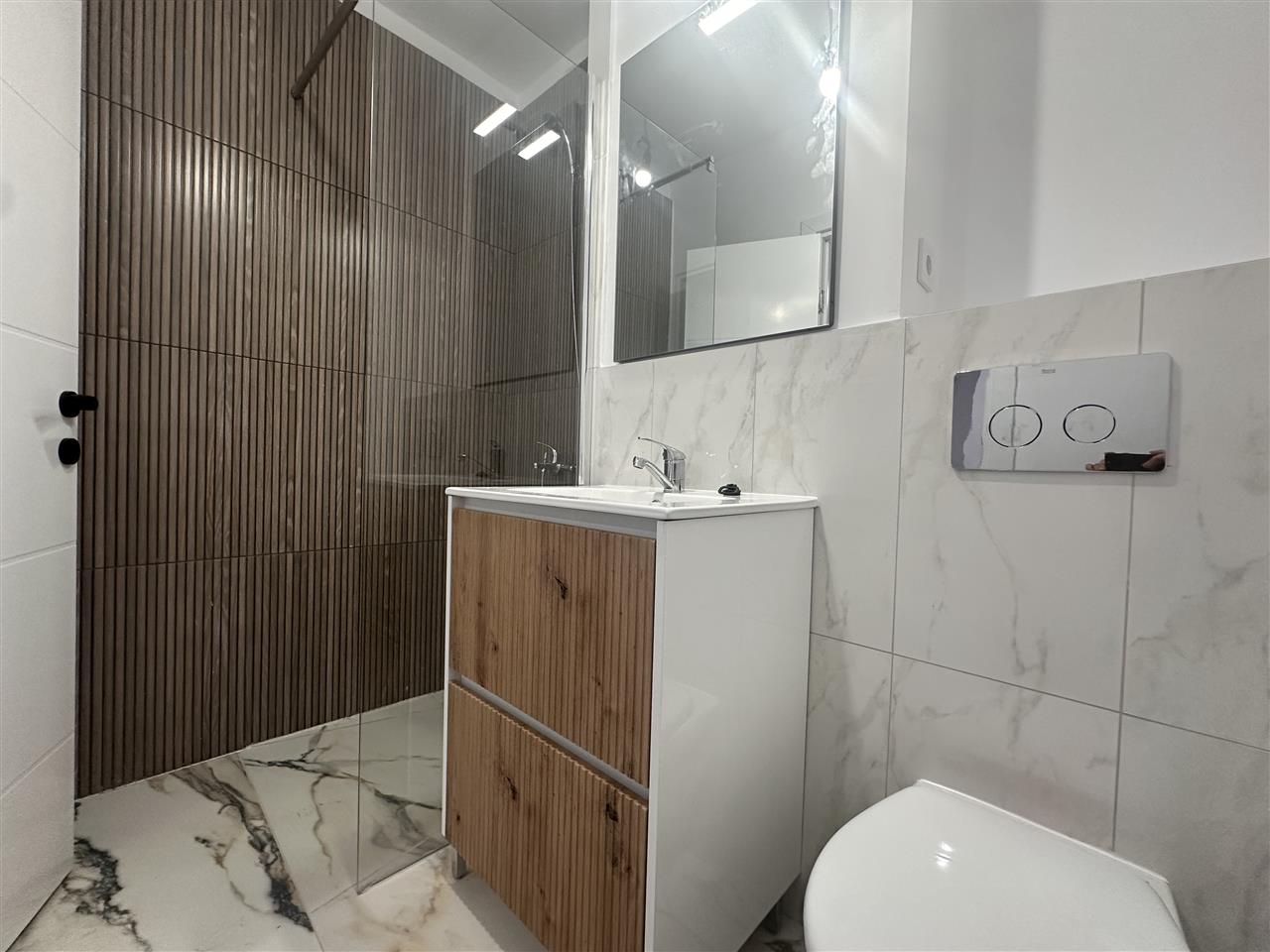 2 CAMERE, DECOMANDAT, RENOVAT RECENT, CENTRALA TERMICA, GH. LAZAR!