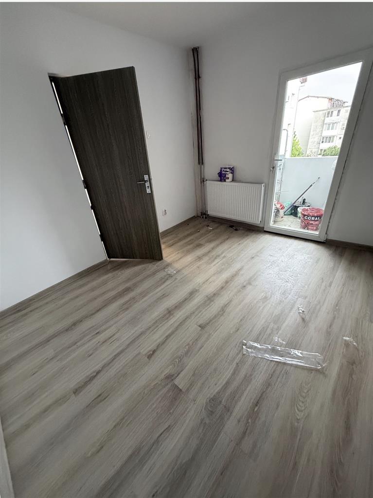 Amenajat complet la etajul 3 linga Judetean