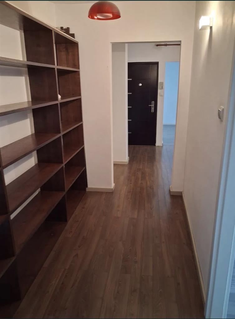 Decomandat cu 2 bai la etajul 2 linga Casa de Pensii
