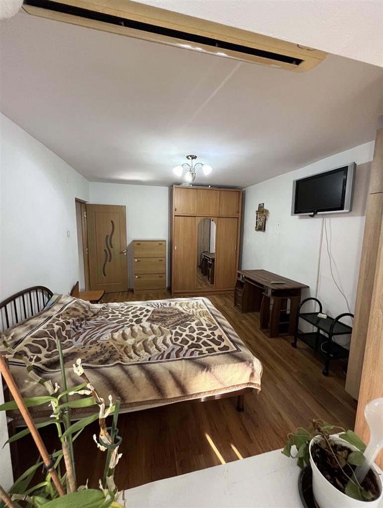Decomandat, model mare la etaj 3 linga Nora