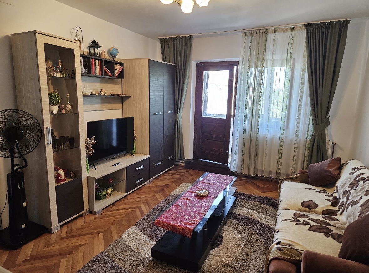 Mobilat si utilat in bloc anvelopat, etaj intermediar