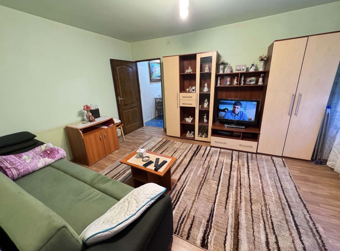 2 camere bloc izolat linga Judetean