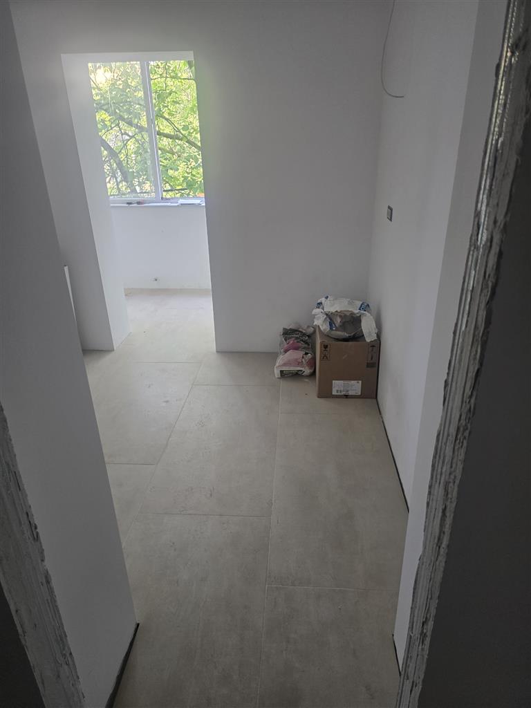 Decomandat cu 2 bai la etajul 2, proaspat renovat