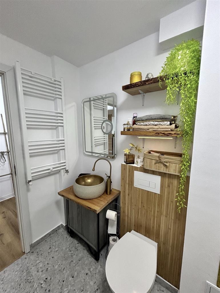 Mobilat si utilat modern, 55 mp la etajul 1