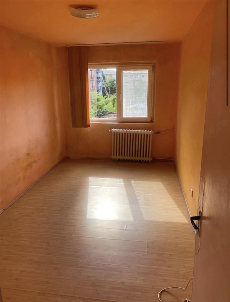 3 camere etaj 2 linga piata Doina