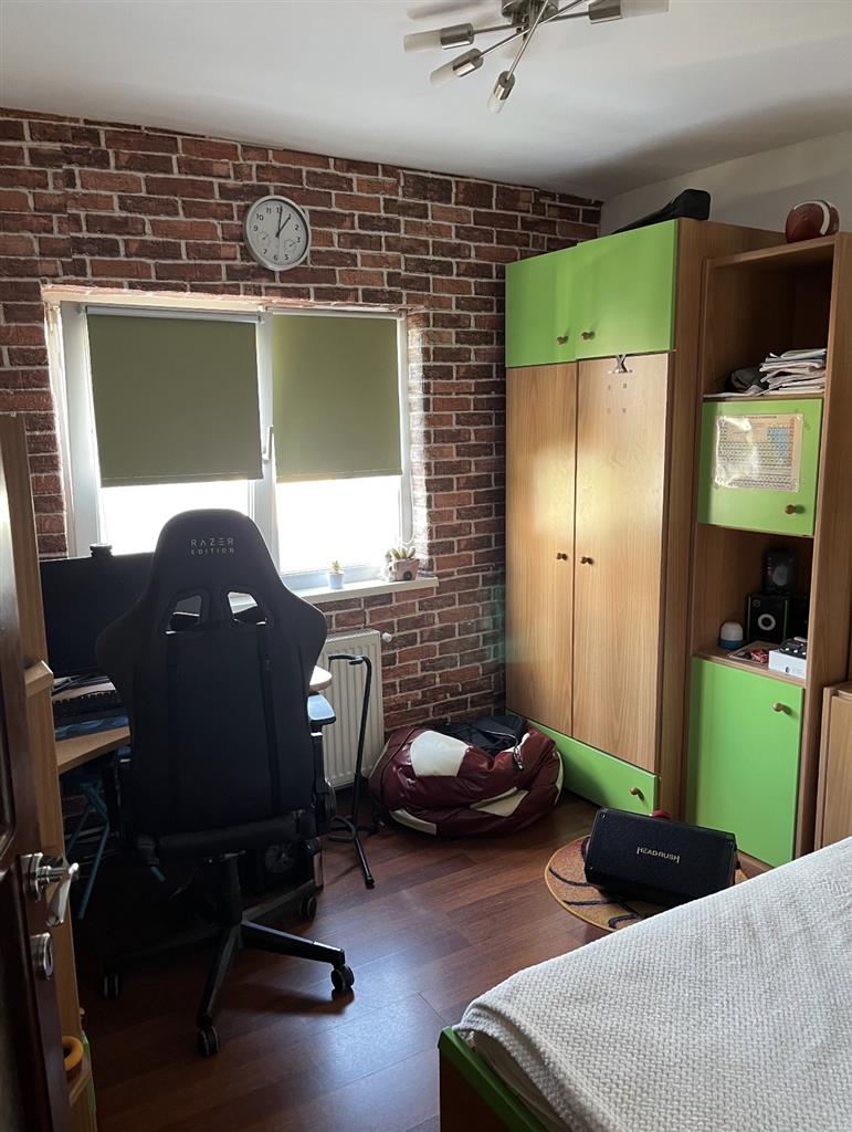 Decomandat cu 2 bai, 2 balcoane langa Nora