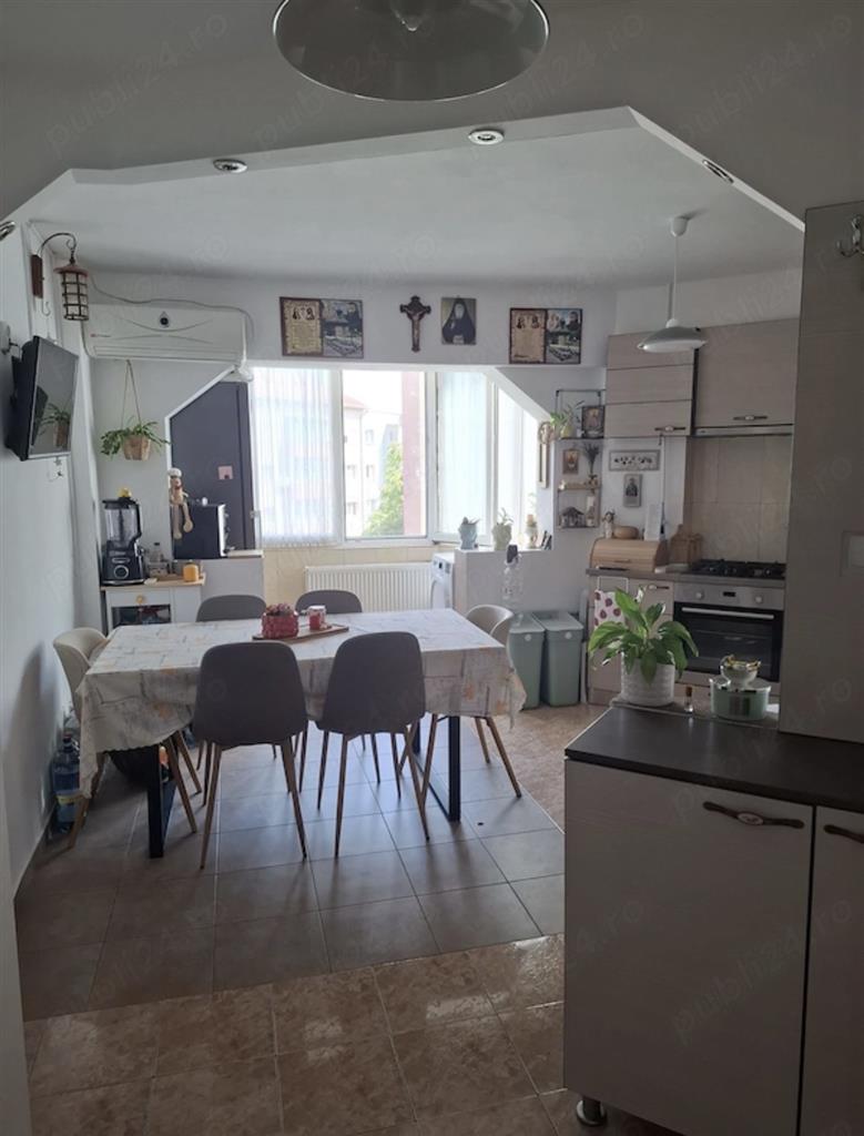 Decomandat la etajul 3, mobilat si utilat linga Nora