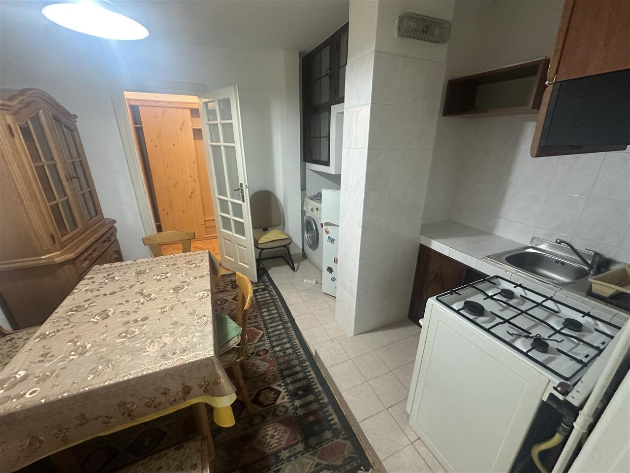 Decomandat la etajul 2 cu garaj in Bucovina bloc izolat