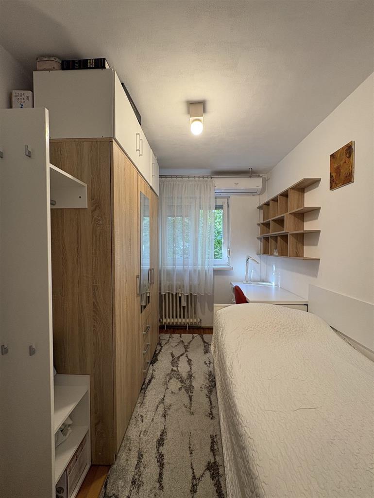 3 camere etaj 1 linga Iulius Mall