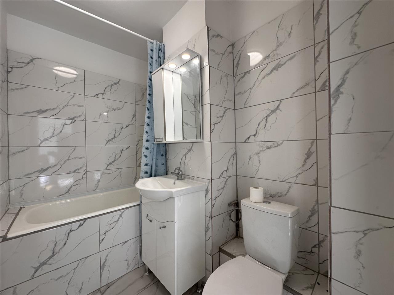 Etaj intermediar, amenajat complet nou, linga Nora