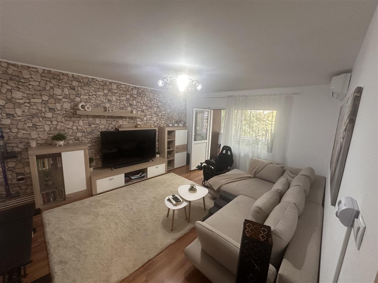 Decomandat Et 3/4 cu 2 bai si 2 balcoane linga parcul Clabucet