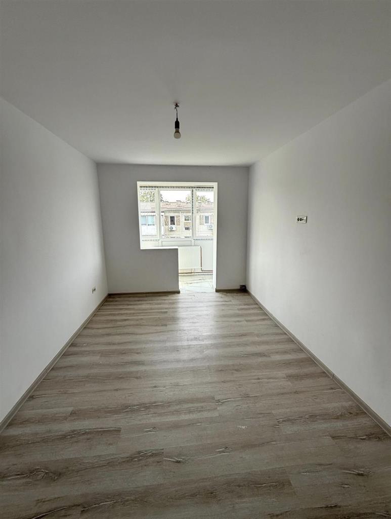 Decomandat cu 2 bai, amenajat complet