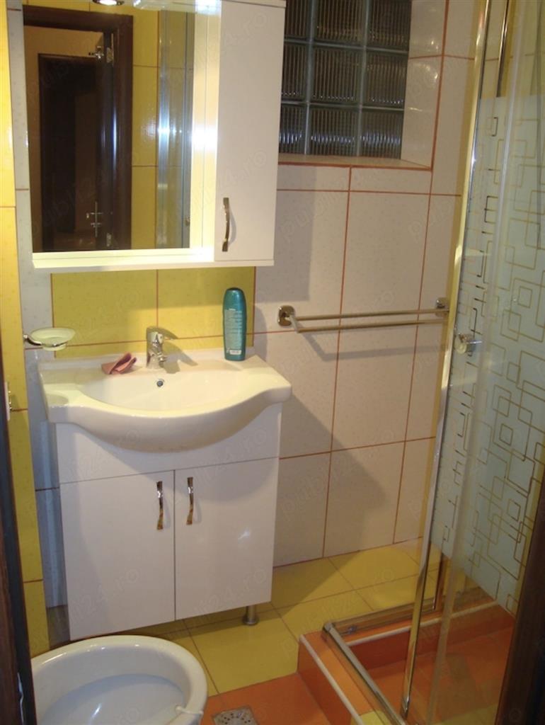 Decomandat la etajul 1 cu 2 bai, 120 mp utili