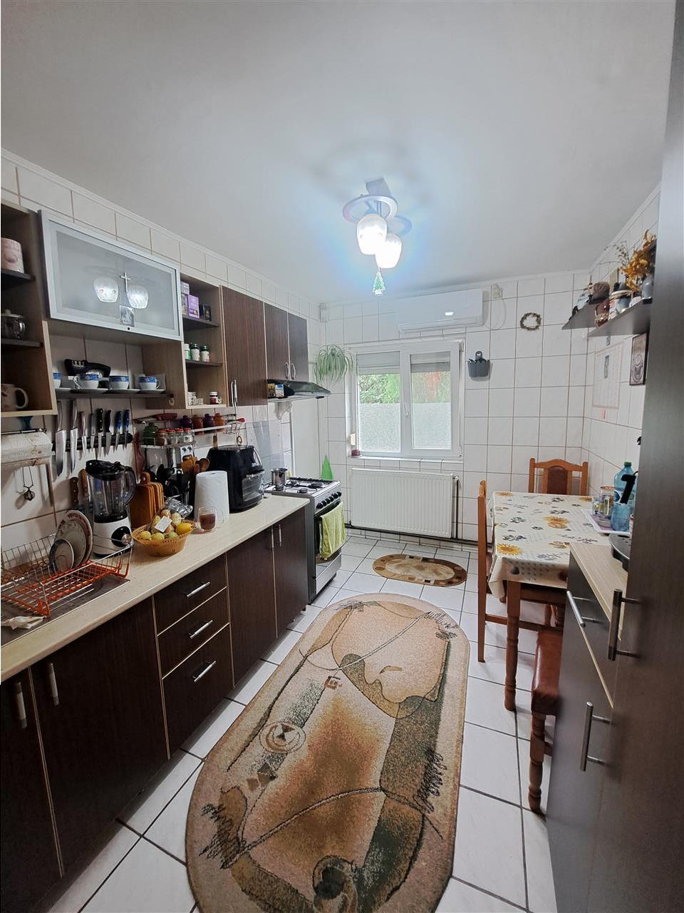 3 CAMERE, ETAJ 1, DECOMANDAT, CENTRALA TERMICA, ZONA SOARELUI!