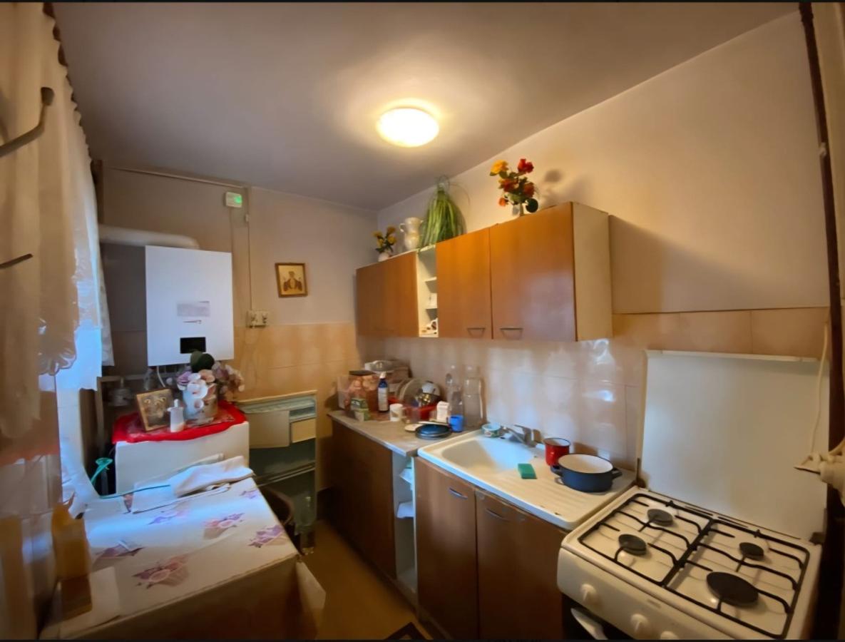 Decomandat 35 mp la etajul 2 cu centrala propie in bloc izolat