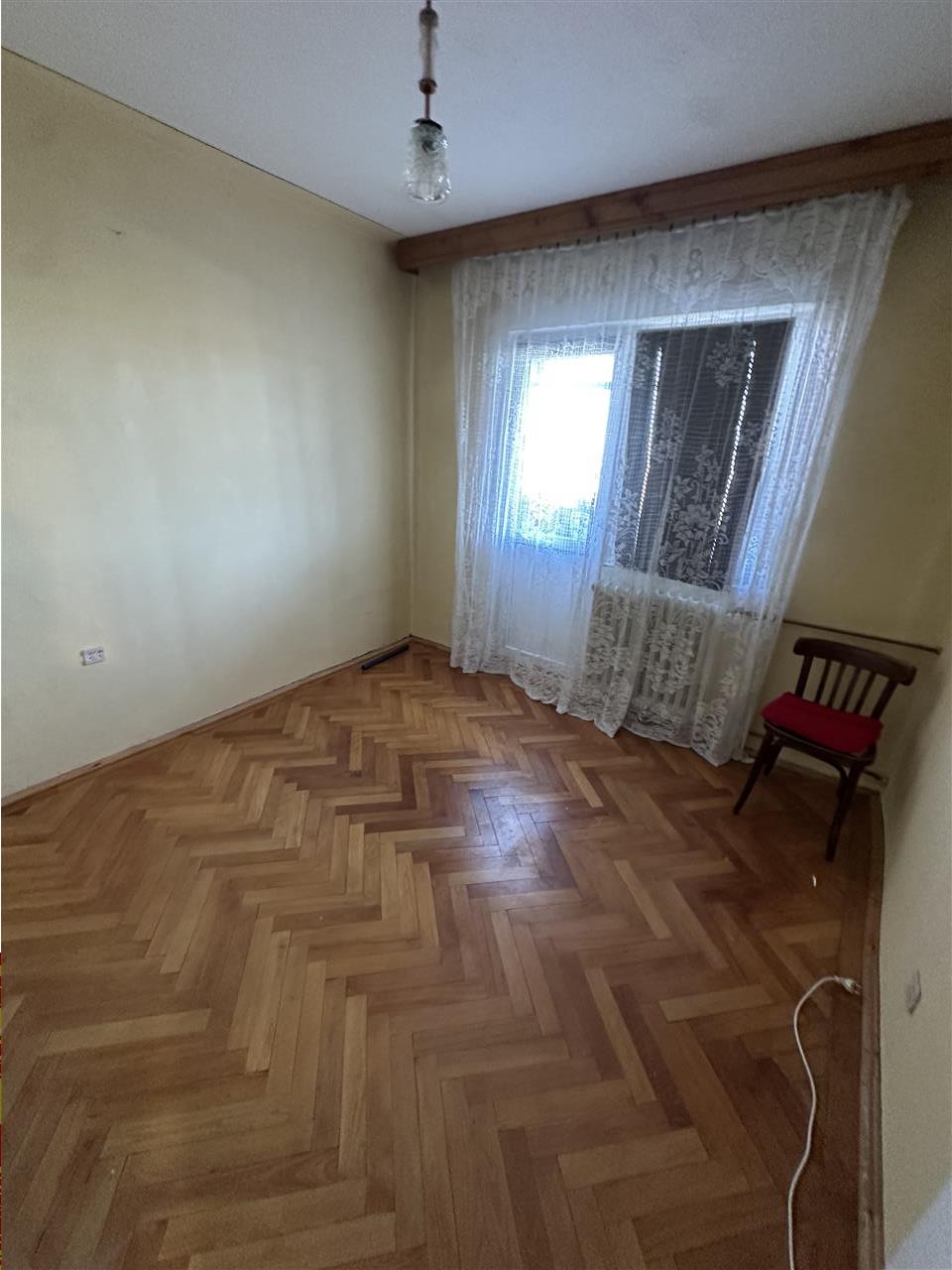 Confort 1 decomandat la etaj intermediar