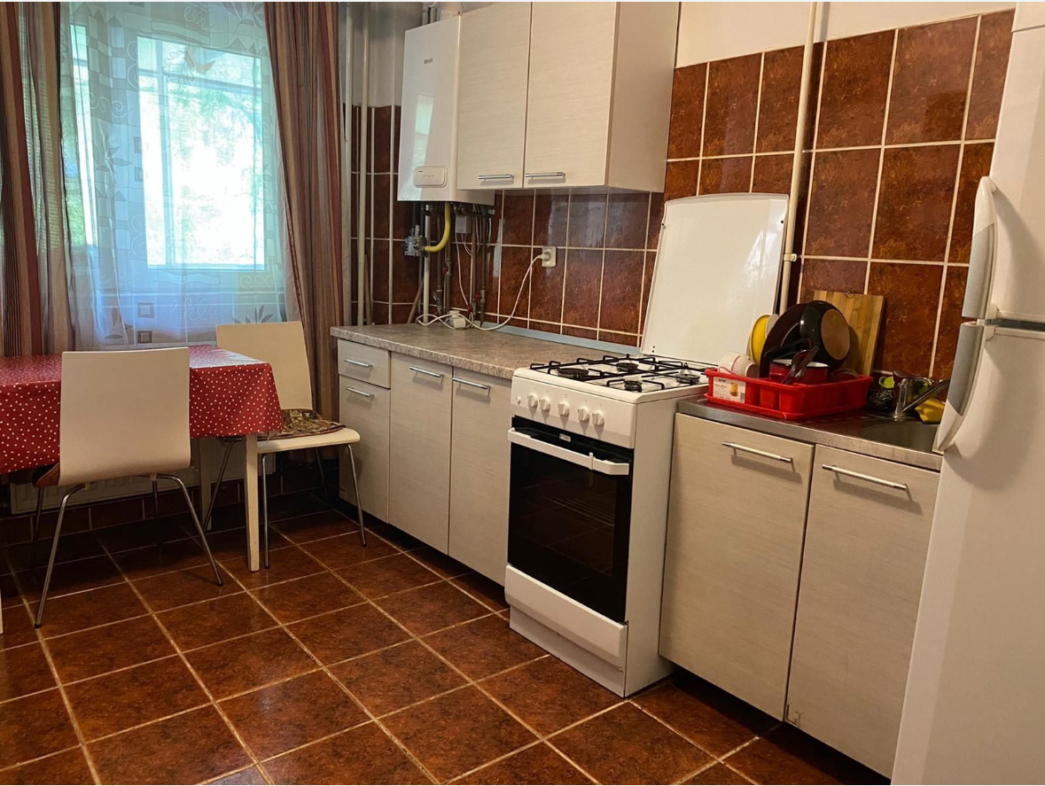 Decomandat la etajul 2 linga BRD