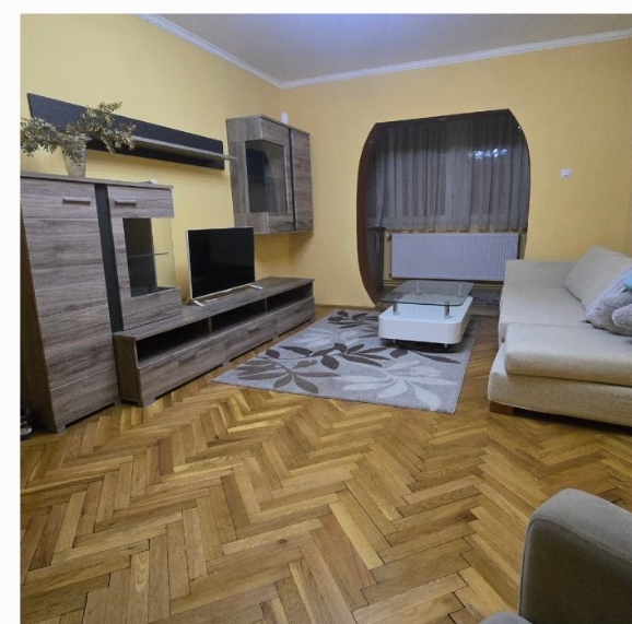 Decomandat cu 2 băi și 2 balcoane la etajul 2