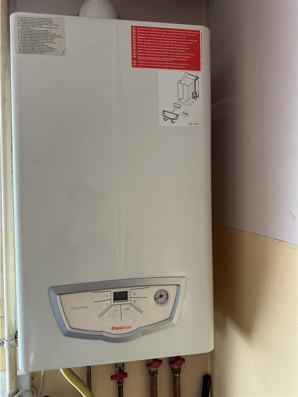 Apartament cu 2 camere decomandat cu centrală propie la etajul 3