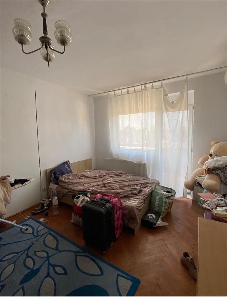 Decomandat în bloc de cărămidă, aproape de Centru