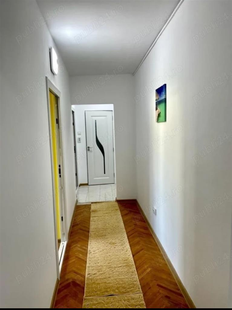 Apartament cu 2 camere decomandat în Complexul Studențesc