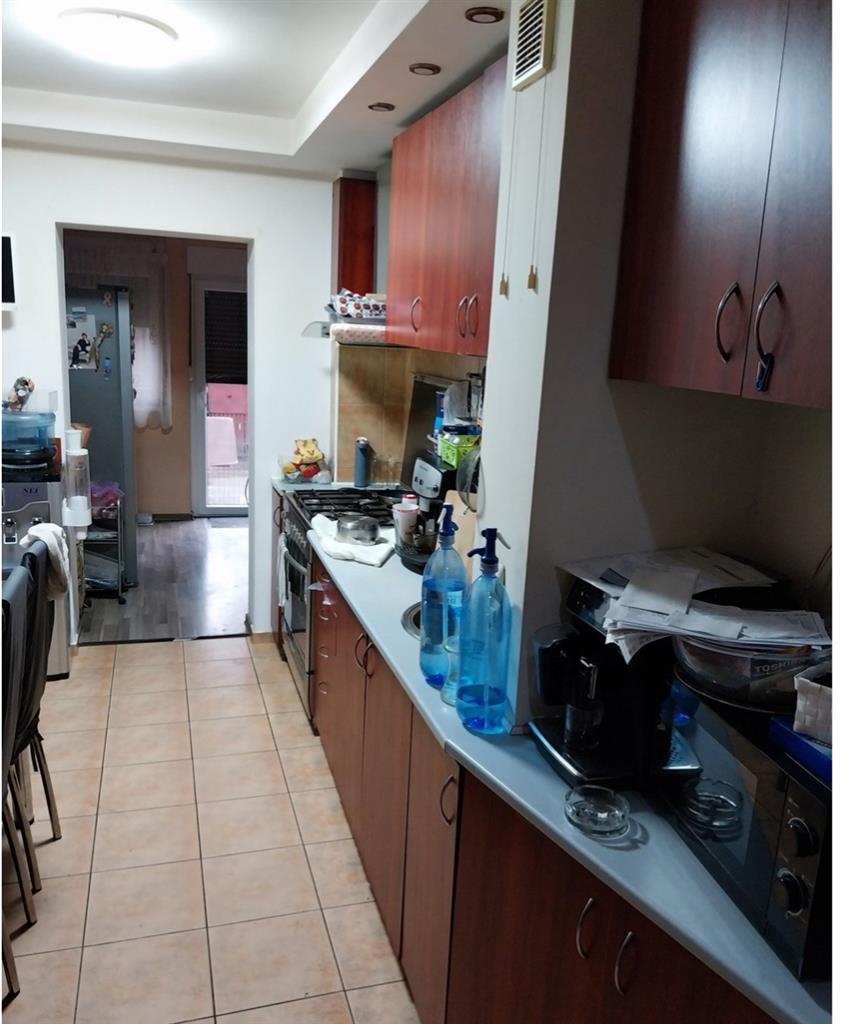 Decomandat la parter cu balcon, aproape de mall