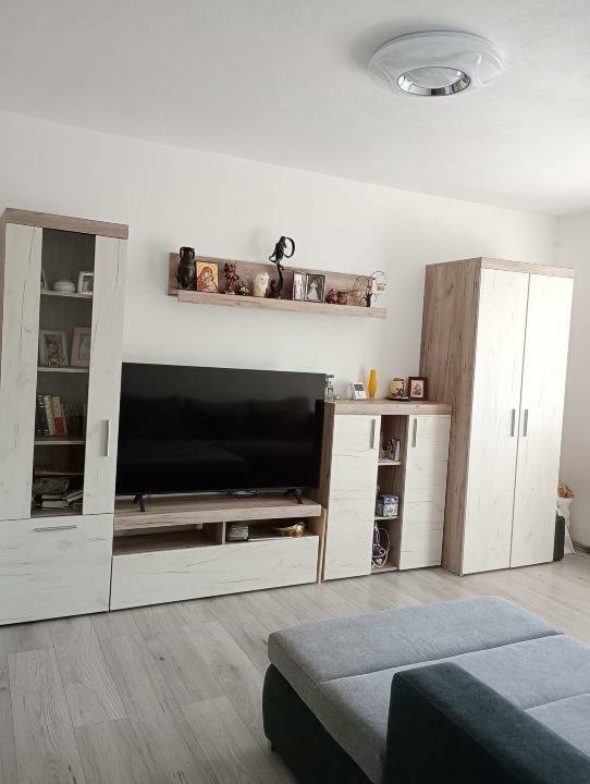 Decomandat cu 2 balcoane, mobilat si utilat