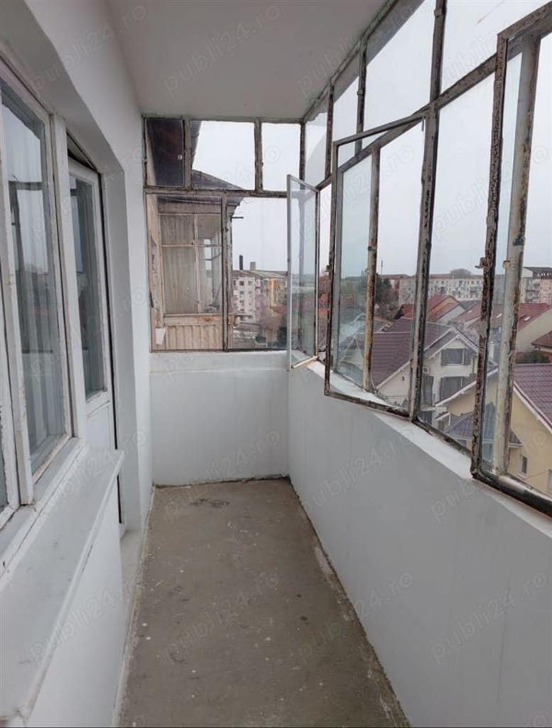 Decomandat cu 2 băi și 2 balcoane lingă AEM