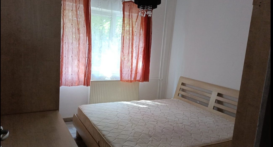 Decomandat la etajul 1 in Lipovei, langa posta