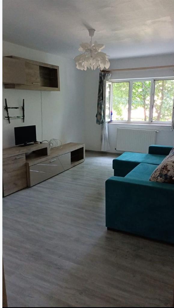 Decomandat la etajul 1 in Lipovei, langa posta