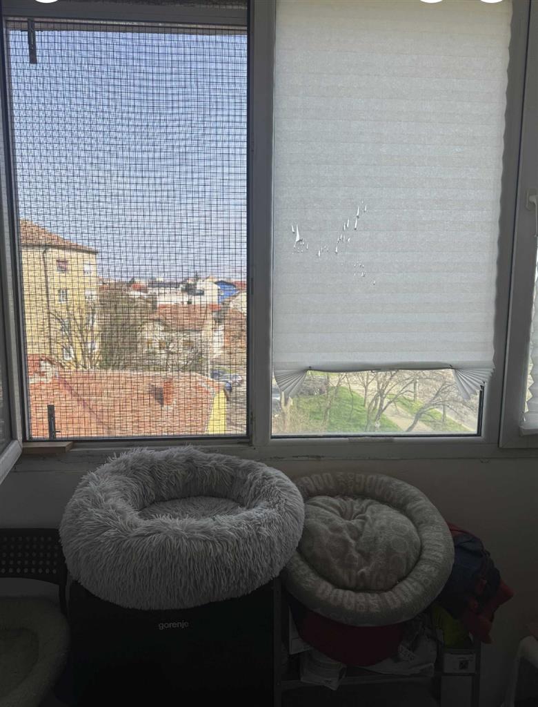 Apartament cu 3 camere cu 2 băi în bloc anvelopat la etajul 3
