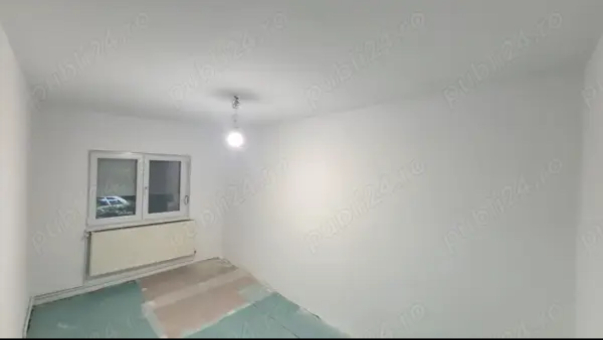 Decomandat pe 2 părți cu 2 băi la parter inalt
aproape de Mall