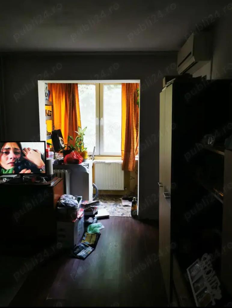 Etaj 1 cu balcon, linga Piata Doina