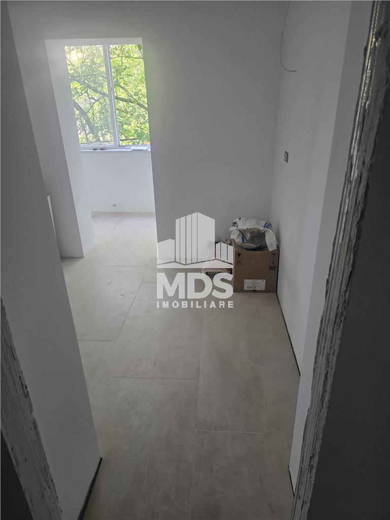 Decomandat cu 2 bai la etajul 2, proaspat renovat - Timisoara