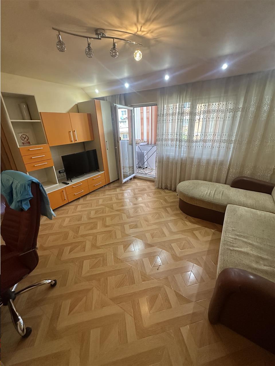 Etaj 3 cu 2 bai si 2 balcoane linga Piata Verde - Timisoara