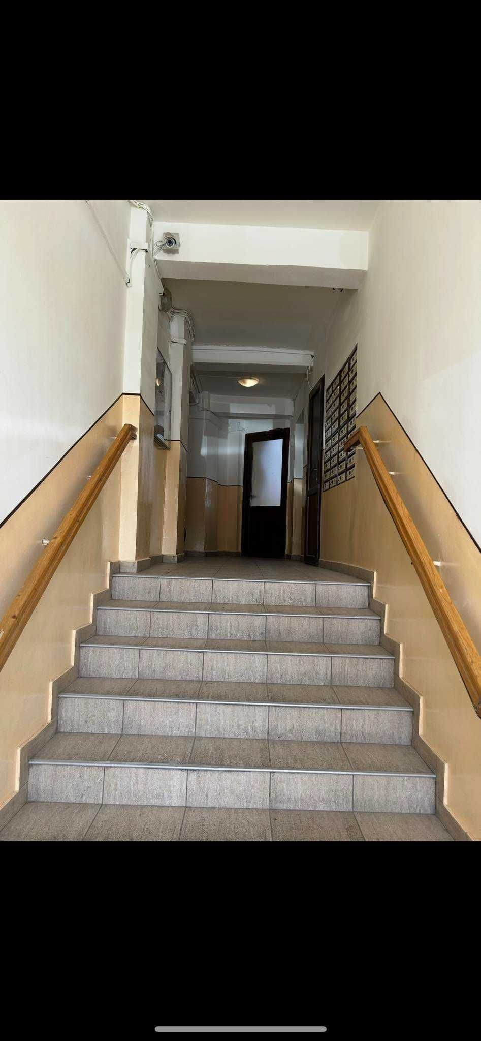 Apartament de lux cu 3 camere și 2 băi, la etajul 1