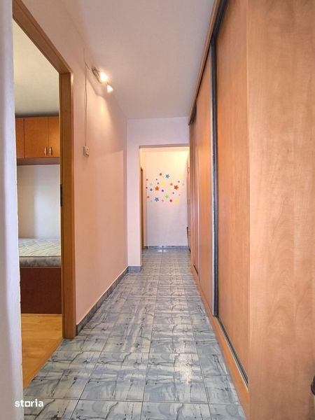 Decomandat la etajul 1 cu 2 băi și 2 balcoane