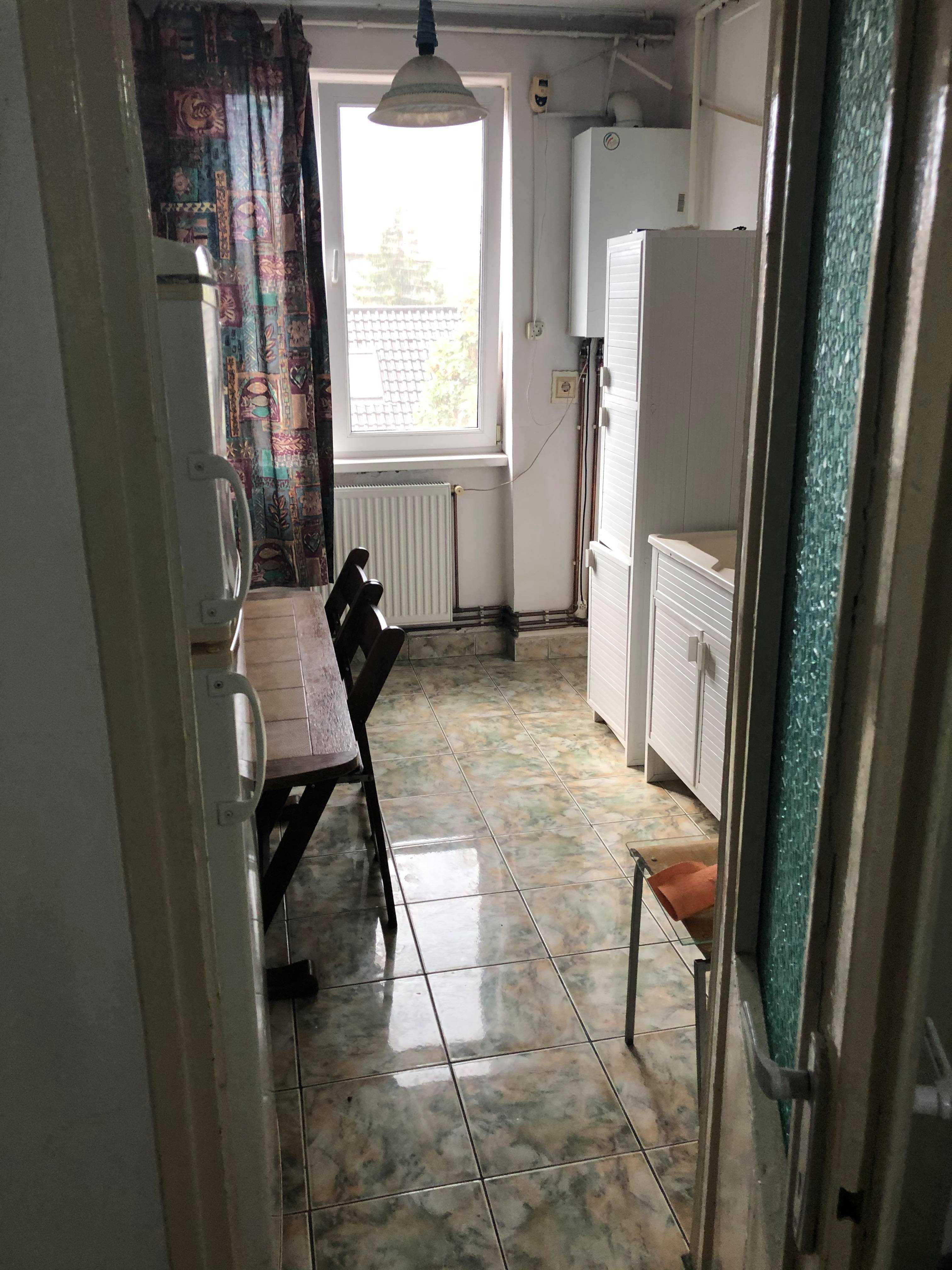Apartament 3 camere decomandat lingă Medicină