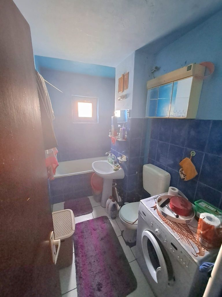 Confort 1 cu 2 bai la etajul 3, linga Generala 7