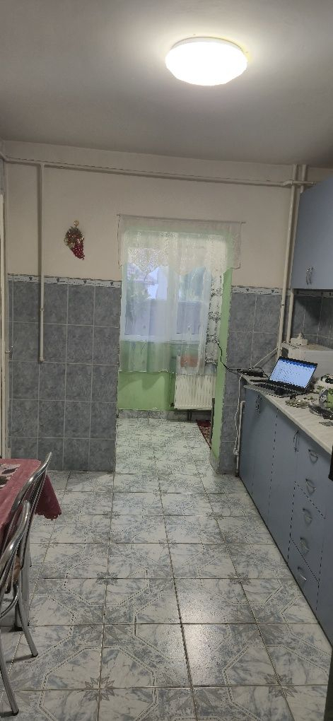 Confort 1 cu balcon de 12 m, aproape de Judetean
