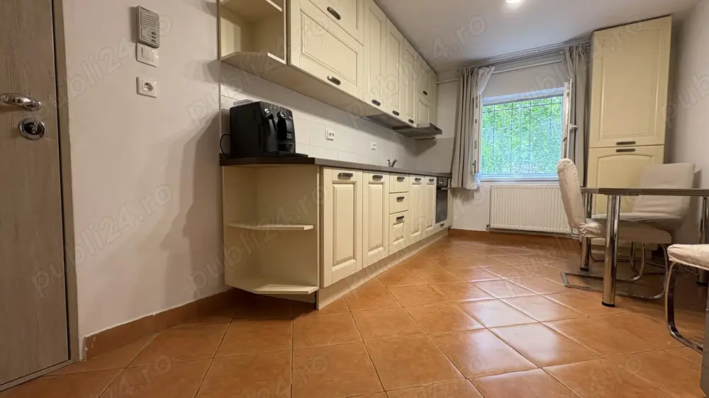 Decomandat cu 2 băi, mobilat, renovat complet