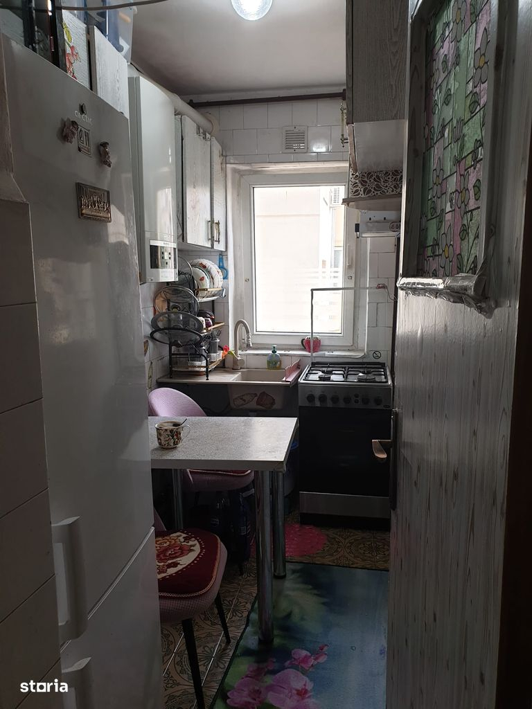 Etaj 3 in bloc anvelopat cu 2 balcoane, linga padurice
