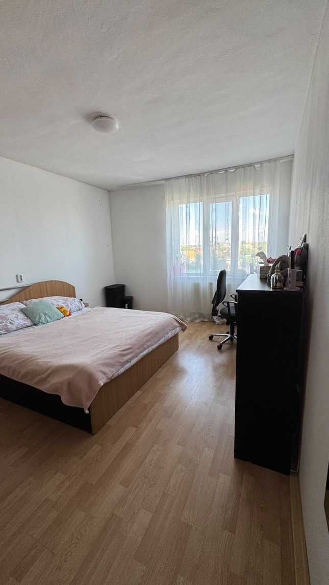 Decomandat la etajul 3, mobilat si utilat, linga Mall