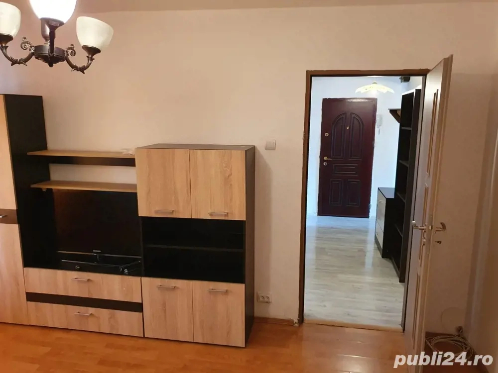 Decomandat la etajul 1, mobilat și utilat pe strada Muntilor