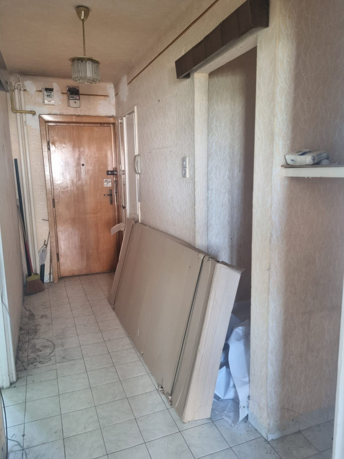 Decomandat cu centrală propie în Piata 700