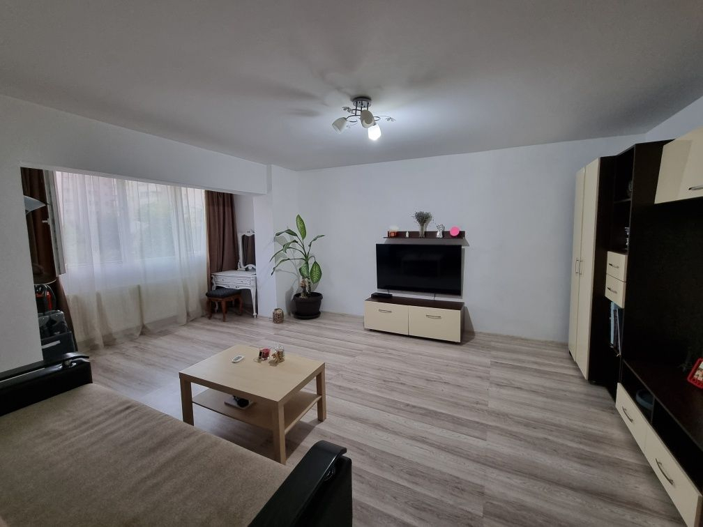 Mobilat si utilat la etajul 2 linga Shopping City