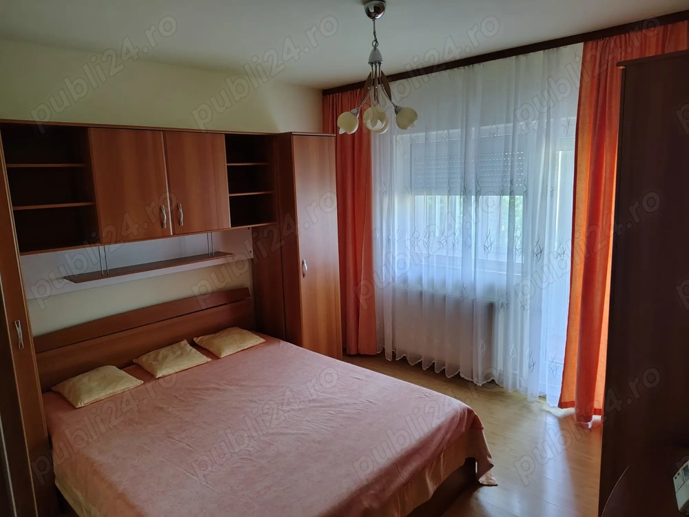 Decomandat la etajul 2 cu 2 băi și 2 balcoane, lingă Thalia