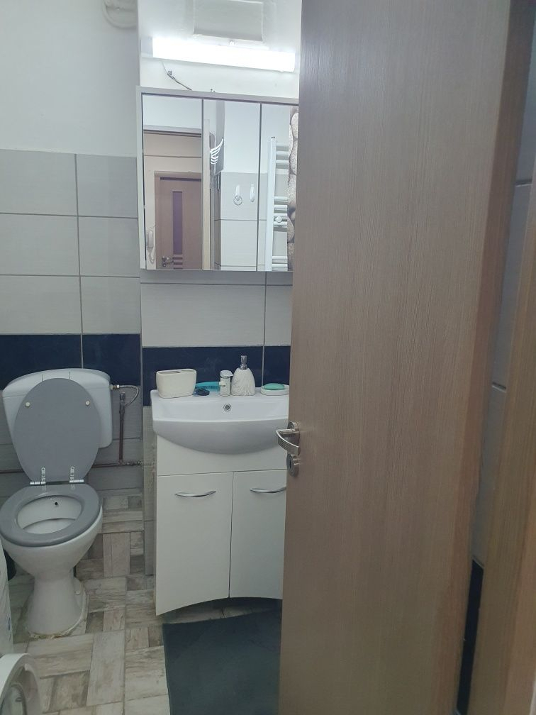 Decomandat la etajul 1, mobilat și utilat, lingă Nora